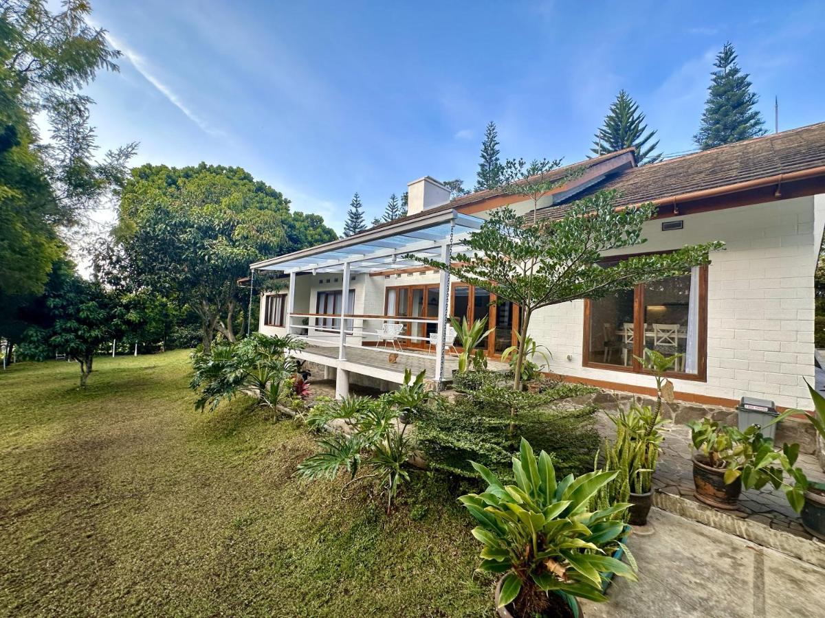 Villa Putih Le Cordon バンドゥン エクステリア 写真